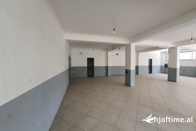 Ambient biznesi me qera 4+1 ne Tirane - 400 Euro