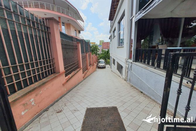 Ambient biznesi me qera 4+1 ne Tirane - 400 Euro