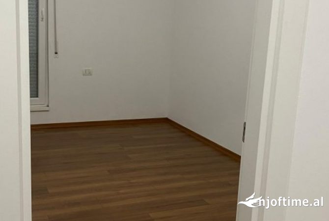 Shtepi me qera Apartament ne Tirane, 2+1, Mobilimi Pjeserisht e mobiluar, Pagesa 500  Euro.