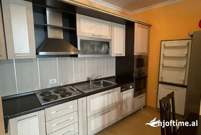 Shtepi me qera 2+1 ne Tirane - 43,000 Leke