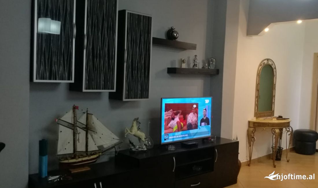 Shtepi me qera Apartament ne Tirane, 2+1, Mobilimi E mobiluar, Pagesa 500  Euro.