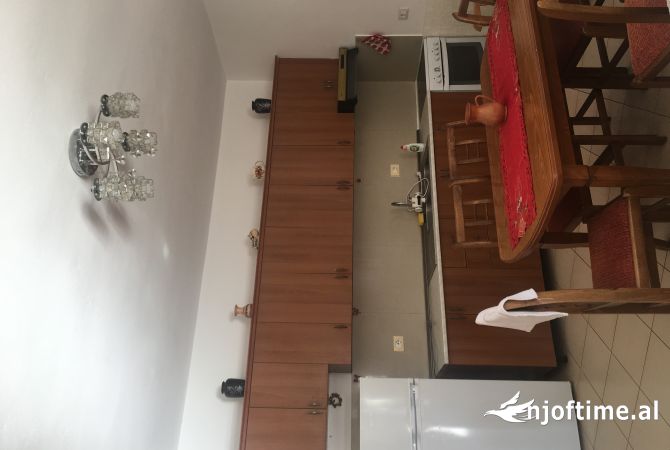 Shtepi me qera 1+1 ne Tirane - 30,000 Leke