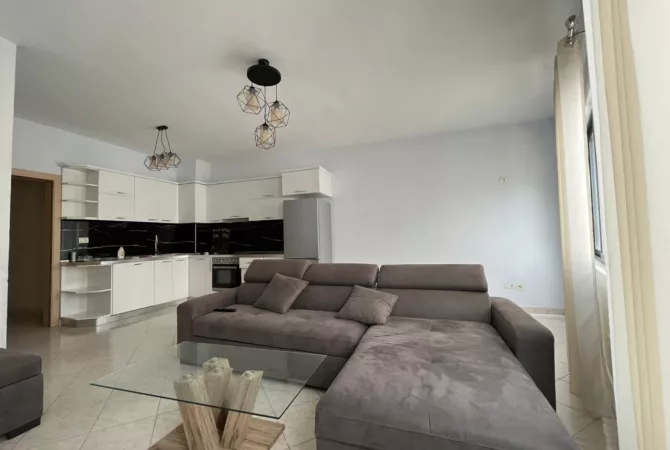 Shtepi me qera 2+1 ne Tirane - 35,000 Leke