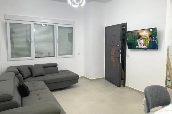 Shtepi me qera 1+1 ne Tirane - 39,000 Leke