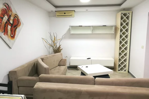 Shtepi me qera 1+1 ne Tirane - 40,000 Leke