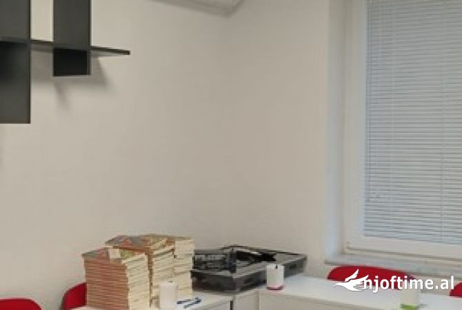 Ambient biznesi me qera 3+1 ne Tirane - 800 Euro