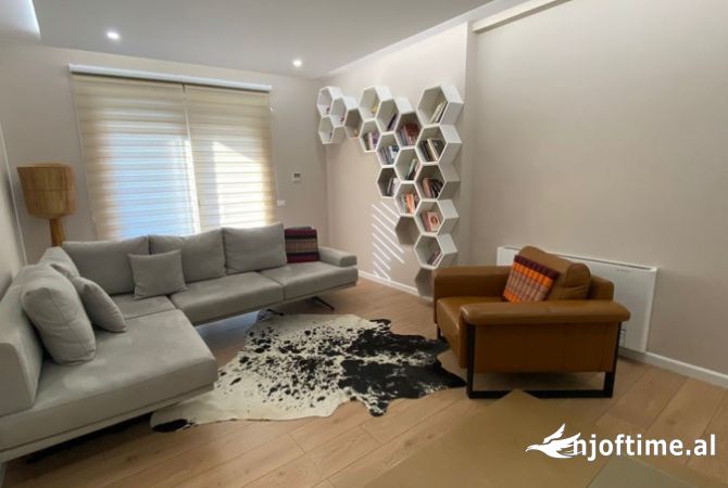 Shtepi me qera 4+1 ne Tirane - 1,300 Euro