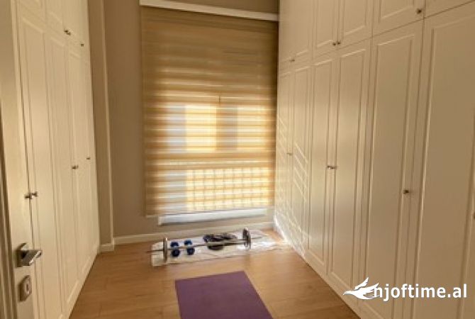 Shtepi me qera Apartament ne Tirane, 4+1, Mobilimi E mobiluar, Pagesa 1,300  Euro.