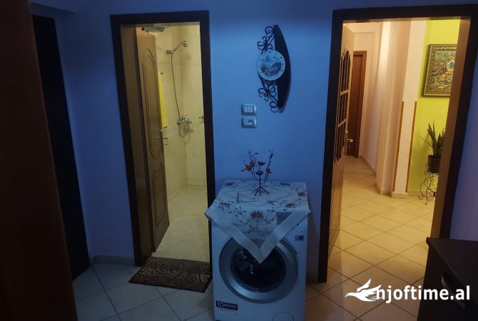 Shtepi me qera Apartament ne Tirane, 2+1, Mobilimi E mobiluar, Pagesa 500  Euro.