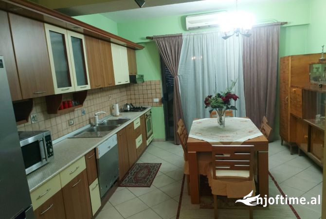 Shtepi me qera Apartament ne Tirane, 2+1, Mobilimi E mobiluar, Pagesa 500  Euro.