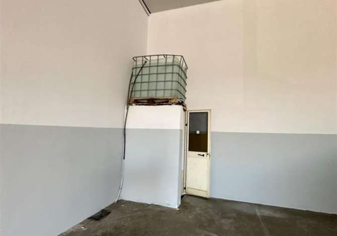 Ambient biznesi me qera 4+1 ne Tirane - 1,300 Euro