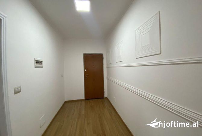 🏡 Jepet ambjent biznesi me qira te Komuna e Parisit 