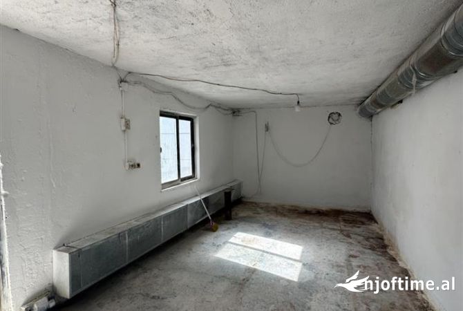 Truall ose Toke ne Tirane - 1,200 Euro