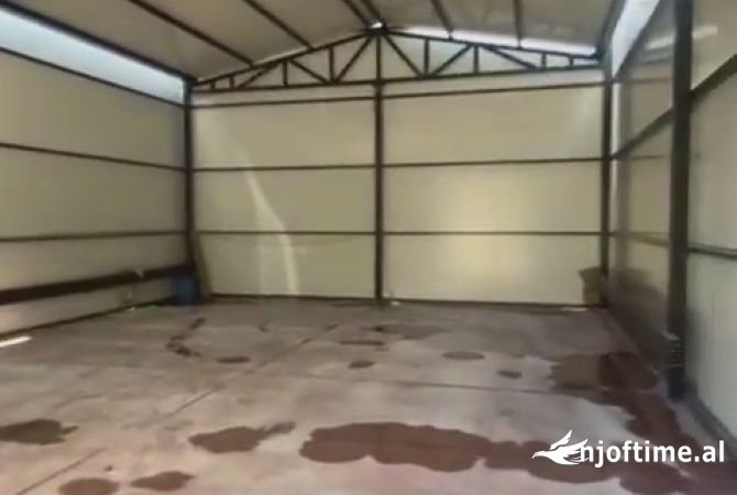 Truall ose Toke  ne Tirane - 900 Euro