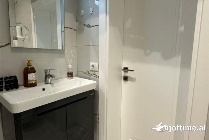 Shtepi me qera Apartament ne Tirane, 1+1, Mobilimi E mobiluar, Pagesa 700  Euro.