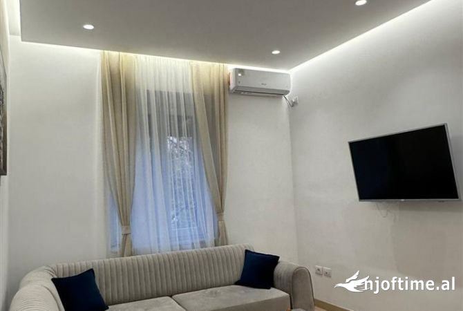 Shtepi me qera Apartament ne Tirane, 1+1, Mobilimi E mobiluar, Pagesa 700  Euro.