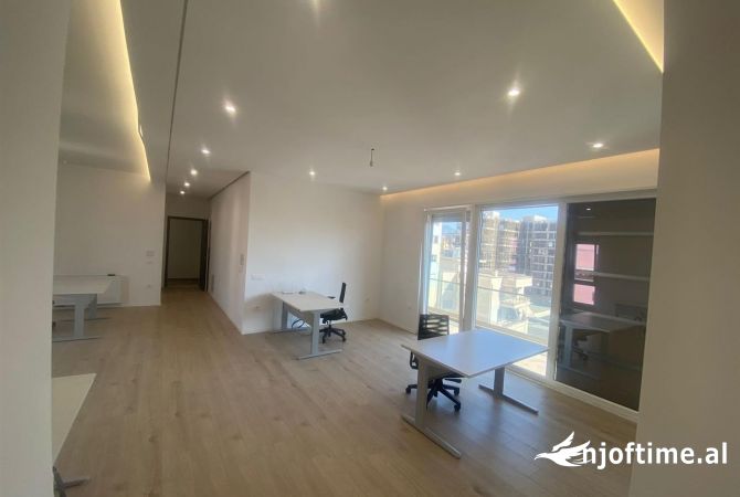 Ambient biznesi me qera 3+1 ne Tirane - 1,300 Euro