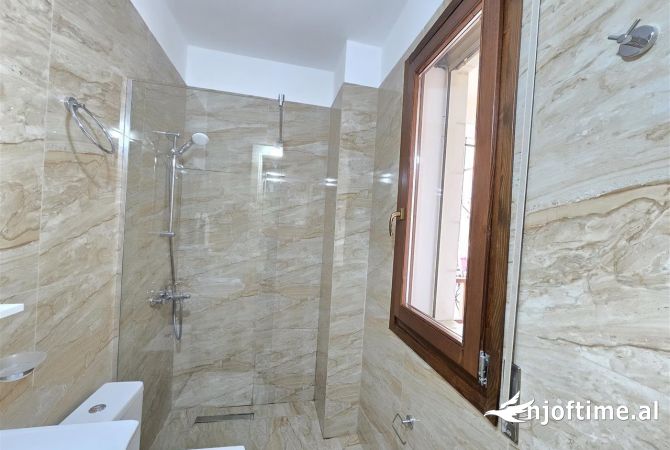 Shtepi ne shitje Apartament ne Tirane, 2+1, Mobilimi E mobiluar, Pagesa 190,000  Euro.