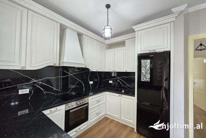 Shtepi ne shitje Apartament ne Tirane, 2+1, Mobilimi E mobiluar, Pagesa 190,000  Euro.