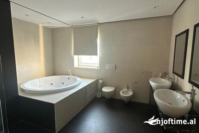 Shtepi me qera Vila Luksoze ne Tirane, 5+1, Mobilimi E mobiluar, Pagesa 3,900  Euro.