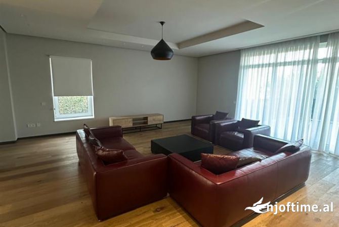 Shtepi me qera Vila Luksoze ne Tirane, 5+1, Mobilimi E mobiluar, Pagesa 3,900  Euro.