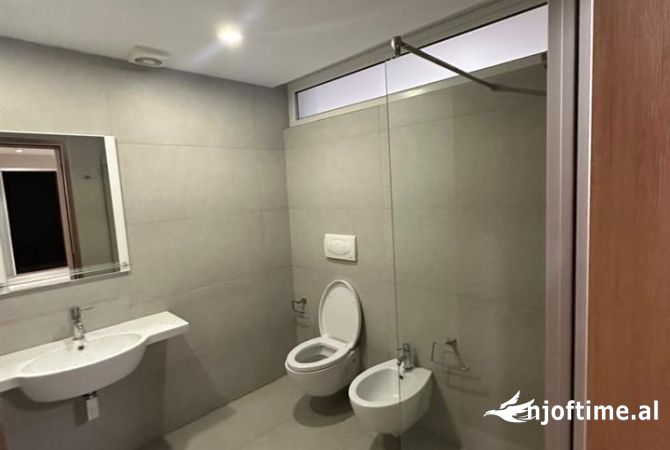 Shtepi me qera Vila Luksoze ne Tirane, 5+1, Mobilimi E mobiluar, Pagesa 3,900  Euro.