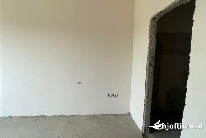 Shtepi ne shitje Apartament ne Tirane, 2+1, Mobilimi Bosh, pa mobiluar, Pagesa 201,250  Euro.