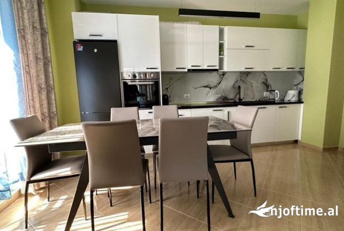 Shtepi me qera Apartament ne Tirane, 2+1, Mobilimi E mobiluar, Pagesa 700  Euro.