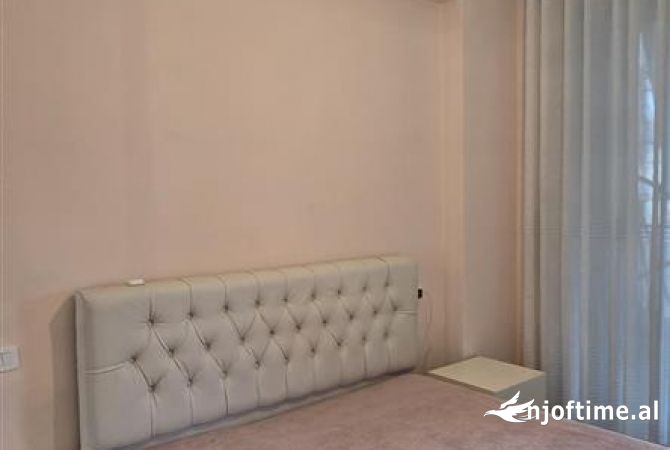 Shtepi ne shitje Apartament ne Tirane, 2+1, Mobilimi E mobiluar, Pagesa 165,000  Euro.
