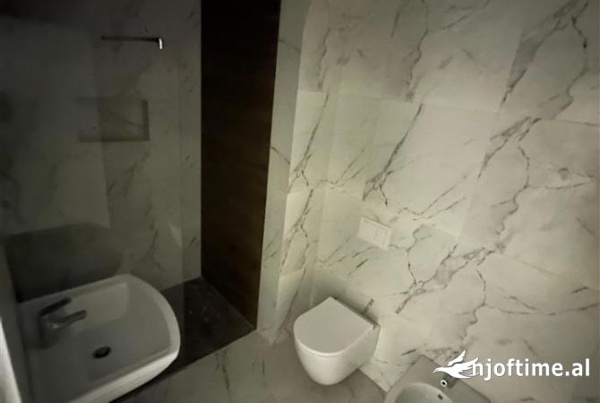 Shtepi me qera Apartament ne Tirane, 2+1, Mobilimi Bosh, pa mobiluar, Pagesa 700  Euro.