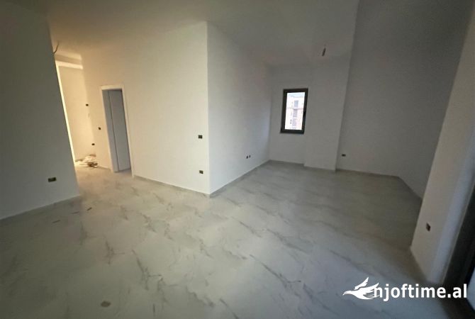 Shtepi me qera Apartament ne Tirane, 2+1, Mobilimi Bosh, pa mobiluar, Pagesa 700  Euro.