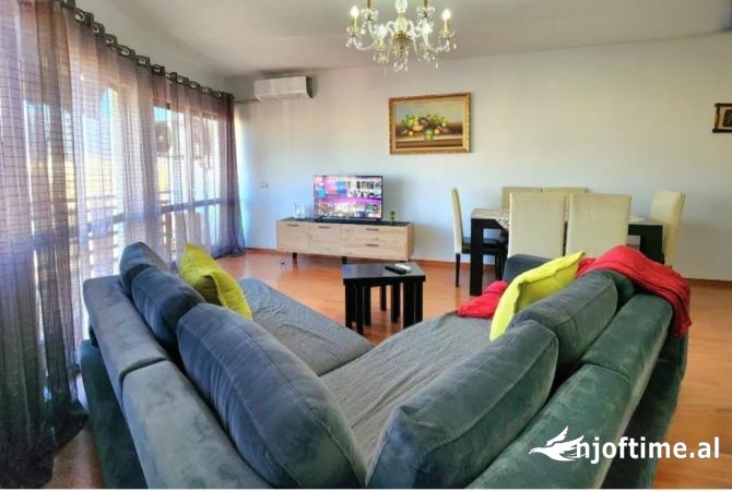 Shtepi ne shitje Apartament ne Tirane, 2+1, Mobilimi E mobiluar, Pagesa 149,990  Euro.