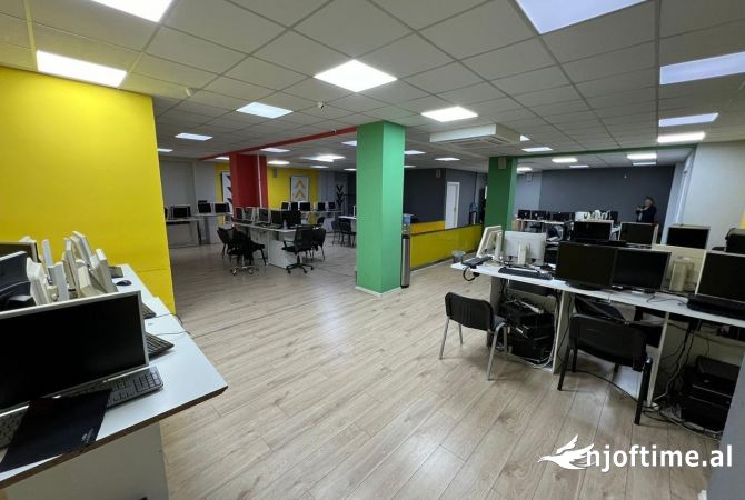 Ambient biznesi me qera 3+1 ne Tirane - 7,000 Euro