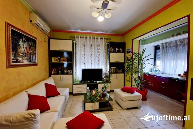 Shtepi me qera Apartament ne Tirane, 2+1, Mobilimi E mobiluar, Pagesa 500  Euro.