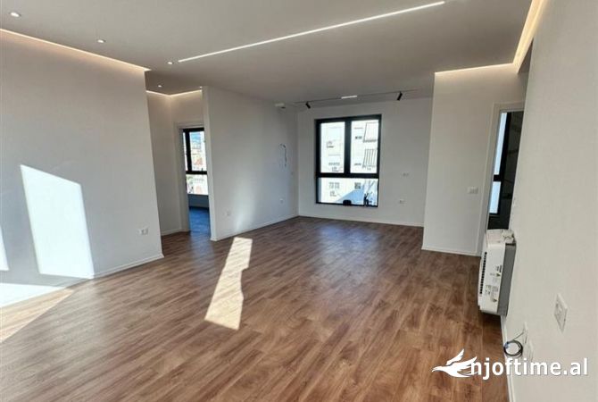 Shtepi ne shitje Apartament ne Tirane, 2+1, Mobilimi Bosh, pa mobiluar, Pagesa 325,000  Euro.