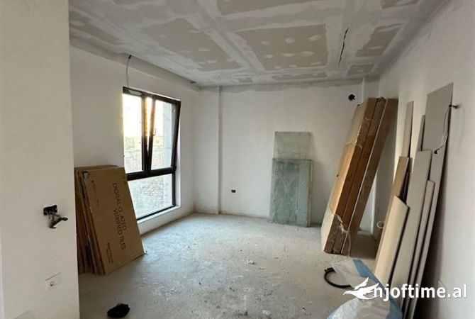 Ambient biznesi me qera 3+1 ne Tirane - 800 Euro