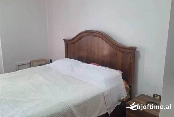 Shtepi ne shitje Apartament ne Tirane, 2+1, Mobilimi Bosh, pa mobiluar, Pagesa 175,000  Euro.