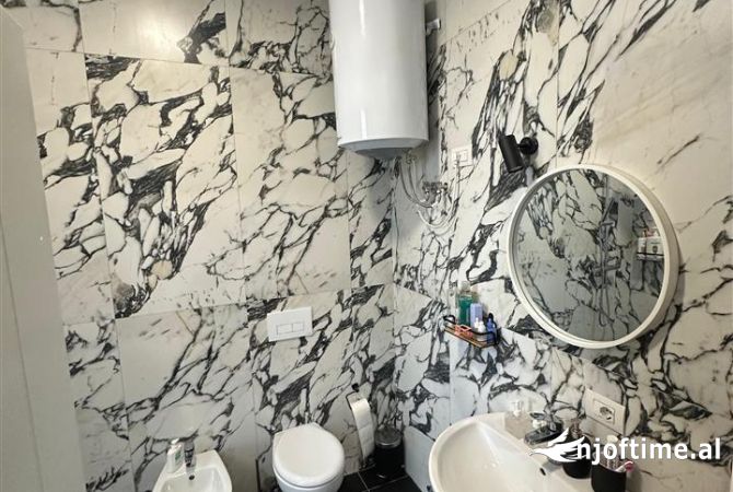 Shtepi me qera Apartament ne Tirane, 2+1, Mobilimi E mobiluar, Pagesa 1,800  Euro.