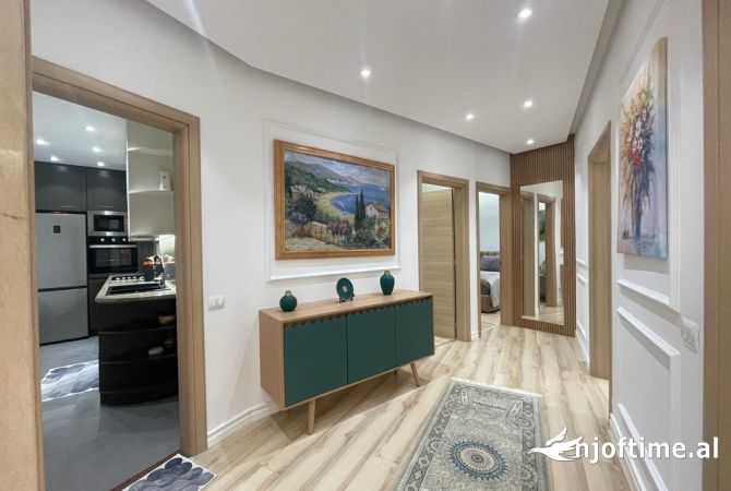 Shtepi me qera Apartament ne Tirane, 3+1, Mobilimi E mobiluar, Pagesa 2,500  Euro.