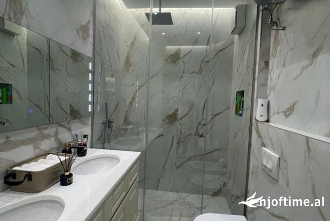 Shtepi me qera Apartament ne Tirane, 3+1, Mobilimi E mobiluar, Pagesa 2,500  Euro.