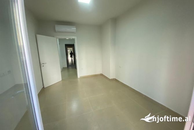 Ambient biznesi me qera 3+1 ne Tirane - 1,000 Euro