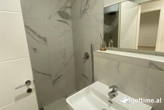 🏡 Jepet apartament 2+1 me qira per zyra te Rruga e Kosovareve
