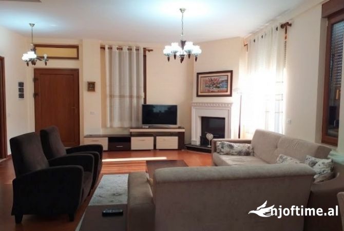Shtepi me qera Vila Luksoze ne Tirane, 5+1, Mobilimi E mobiluar, Pagesa 2,500  Euro.