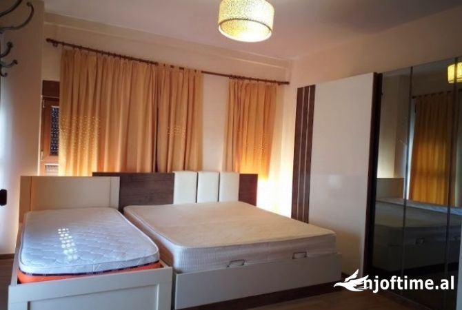 Shtepi me qera Vila Luksoze ne Tirane, 5+1, Mobilimi E mobiluar, Pagesa 2,500  Euro.