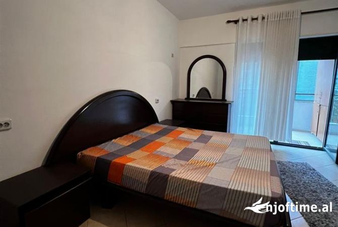 Shtepi ne shitje Apartament ne Tirane, 1+1, Mobilimi E mobiluar, Pagesa 120,000  Euro.