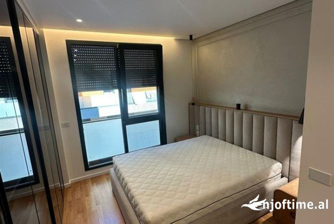 Shtepi me qera Apartament ne Tirane, 3+1, Mobilimi E mobiluar, Pagesa 2,300  Euro.