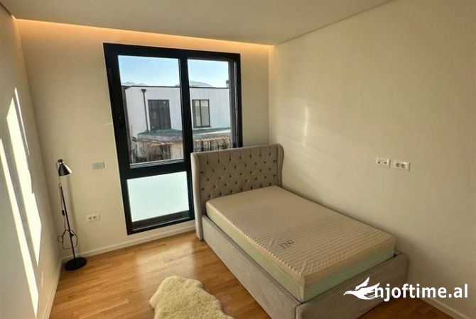 Shtepi me qera Apartament ne Tirane, 3+1, Mobilimi E mobiluar, Pagesa 2,300  Euro.
