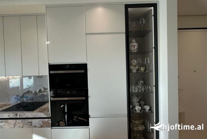 Shtepi me qera Apartament ne Tirane, 3+1, Mobilimi E mobiluar, Pagesa 2,300  Euro.
