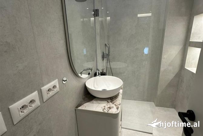 Shtepi me qera Apartament ne Tirane, 3+1, Mobilimi E mobiluar, Pagesa 2,300  Euro.