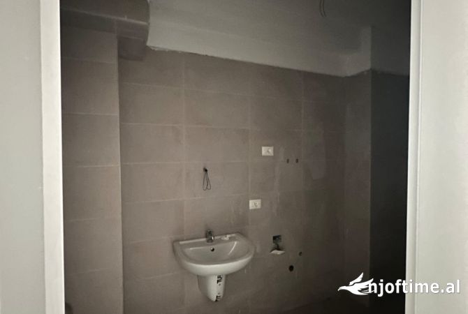 Apartment for sale in Tirana 1+1, Emty